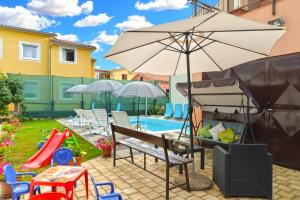 Family friendly apartments with a swimming pool Fazana - 19596