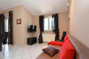 Apartments by the sea Arbanija, Ciovo - 19576