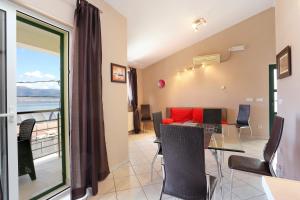 Apartments by the sea Arbanija, Ciovo - 19576