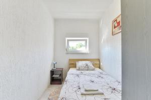 Apartments with parking space Vir - 19562