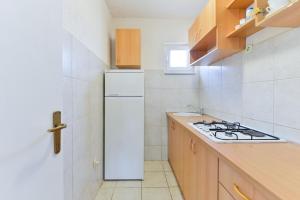 Apartments with parking space Vir - 19562