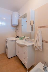 Apartments by the sea Zadar - 19500