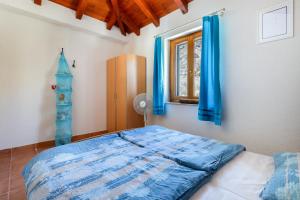 Family friendly house with a swimming pool Postira, Brac - 19563