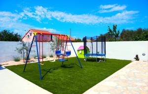 Family friendly house with a swimming pool Sukosan, Zadar - 19564