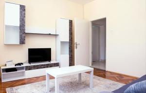 Family friendly house with a swimming pool Sukosan, Zadar - 19564