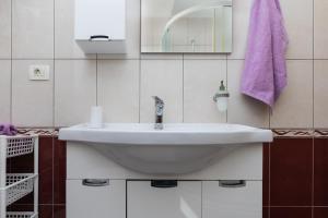 Apartments with parking space Dugi Rat, Omis - 19516