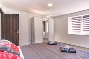 Apartments with a parking space Mali Losinj, Losinj - 19618