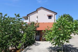 Apartments with a parking space Kostrena, Rijeka - 19470 