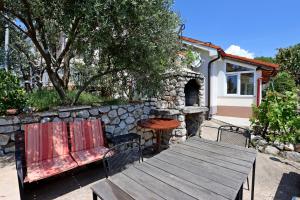 Apartments with a parking space Kostrena, Rijeka - 19470 