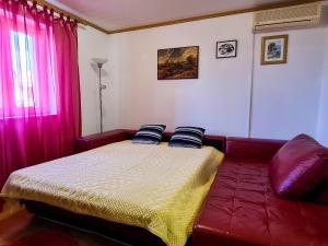 Apartments with parking spaces Postira, Brac - 19452