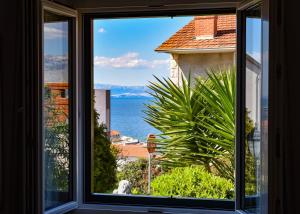 Apartments with parking spaces Postira, Brac - 19452