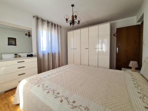 Apartments with parking spaces Postira, Brac - 19452