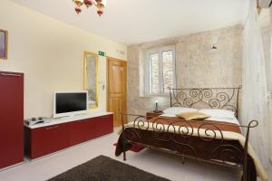 Apartments by the sea Trogir - 19575