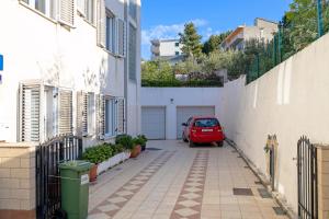 Apartments with a parking space Podstrana, Split - 19638