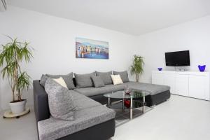 Apartments with parking space Podstrana, Split - 19638