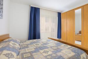 Apartments with parking space Podstrana, Split - 19638