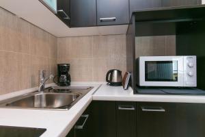 Apartments with parking space Makarska - 19637