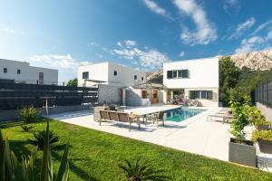 Luxury villa with a swimming pool Baska, Krk - 19671