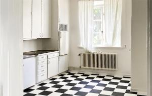 Cozy Apartment In Kristinehamn