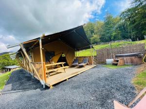 Mountain View Safari Tent with Hot Tub in The Heart of Snowdonia