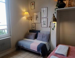 Appartements PARIS AUTHENTIC HOUSE Small, bright and calm studio : photos des chambres