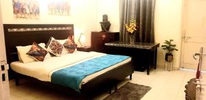 CALANGUTE BEACH VILLA # 3BHk # POOL # KITCHEN # 300MTS TO BEACH by GR Stays