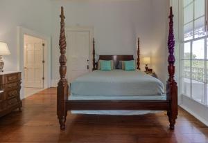 Deluxe King Room room in The Duff Green Mansion