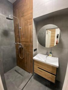 Віп студія по вулиці Крехівській 6 біля Візового центру на Джерельній