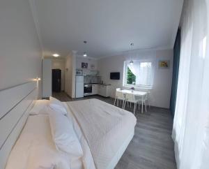 WITH LOVE Marienbad Ap. Garden