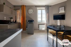 Appartements Sejours & Affaires - Appartement Spacieux et Calme - Amboise : photos des chambres