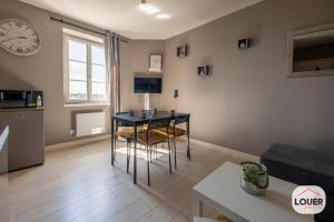 Appartements Sejours & Affaires - Appartement Spacieux et Calme - Amboise : photos des chambres