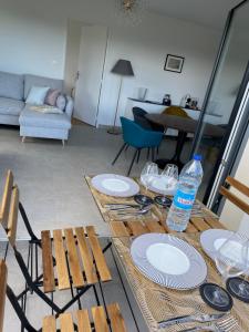 BELLA CRUZ 66 m2 prestations premium, wifi, balcon, parking avec borne de recharge électrique, plage Prieuré, Commerces