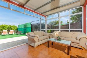 Casita entre naranjas