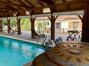 St Amour - Maison en Dordogne avec piscine