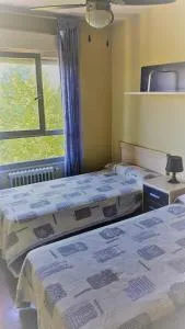 Habitación Caja Mágica - Rosales