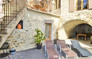 Maisons de vacances Gorgeous Home In Saint-germain With Outdoor Swimming Pool : photos des chambres