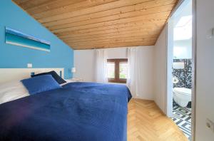 Apartments with parking space Baska, Krk - 19708