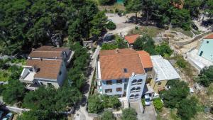 Rooms with a parking space Veli Losinj, Losinj - 19743 