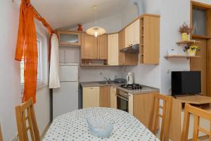 Apartments by the sea Stanici, Omis - 19750