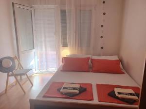 Apartments with parking space Senj - 19751