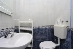 Apartments with a parking space Okrug Gornji, Ciovo - 19711