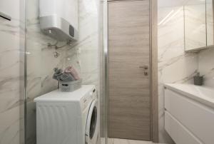 Apartments with WiFi Stobrec, Split - 19767