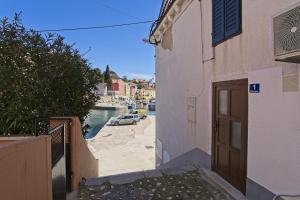 Apartments by the sea Veli Losinj, Losinj - 19782 