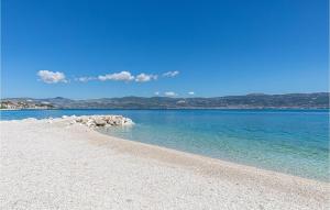 Cozy Apartment In Slatine With Wifi