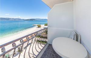 Cozy Apartment In Slatine With Wifi