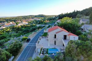 Family friendly apartments with a swimming pool Selca, Brac - 19807