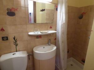 Joli studio, 4 pers, calme, proche commerces et remontées mécaniques, balcon, rénové - FR-1-458-171