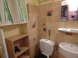 Joli studio, 4 pers, calme, proche commerces et remontées mécaniques, balcon, rénové - FR-1-458-171