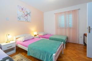 Apartments with parking space Pakostane, Biograd - 19889