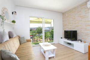 Apartments by the sea Vinisce, Trogir - 19847